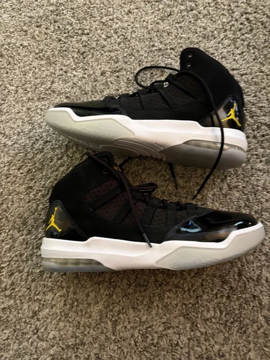 Jordan Max Aura Black and Gold High-Top Basketball Shoes - Picture 3 of 5